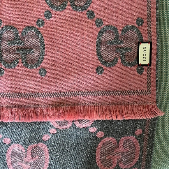 Gucci Lady Nest Lux Scarf - Picture 1 of 13